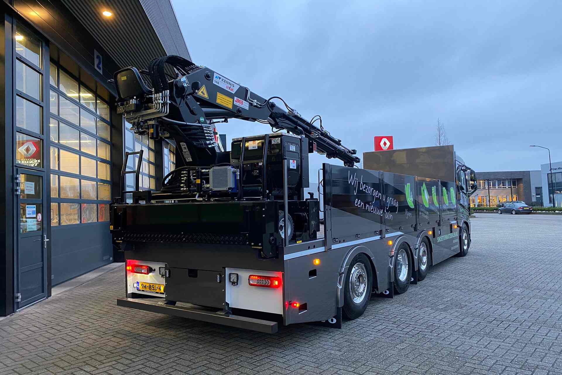 Custom semi-trailer for construction material transport